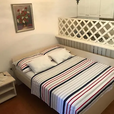 Studio In With Terrace, Air Conditioning, Wi-fi * Sveti Filip i Jakov