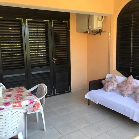 Studio In With Terrace, Air Conditioning, Wi-fi Daire Sveti Filip i Jakov