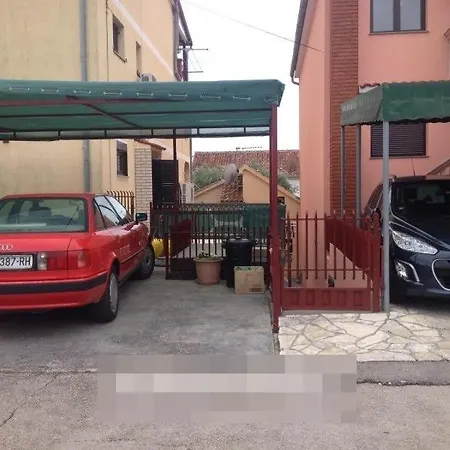 Studio In With Terrace, Air Conditioning, Wi-fi * Sveti Filip i Jakov