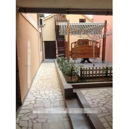 Studio In With Terrace, Air Conditioning, Wi-fi * Sveti Filip i Jakov