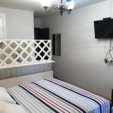 דירה Studio In With Terrace, Air Conditioning, Wi-fi