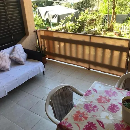 Studio In With Terrace, Air Conditioning, Wi-fi